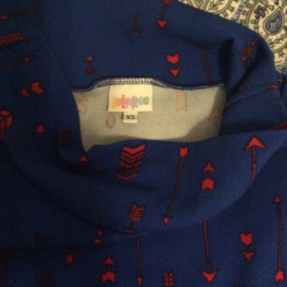 Navy blue and hot pink arrow pencil skirt.